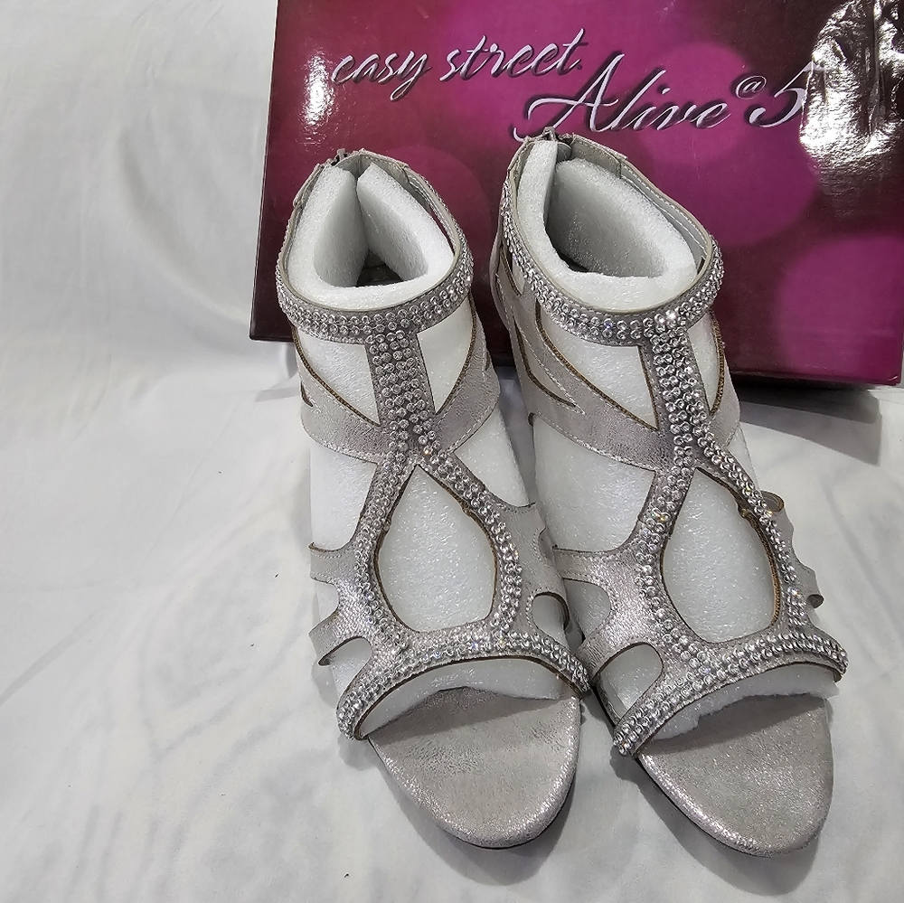 Easy Street,Heels, Size 8, silver with rhinestones